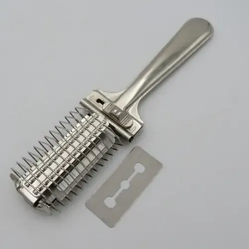 Mens hair cutting comb in box with extra razor blade
