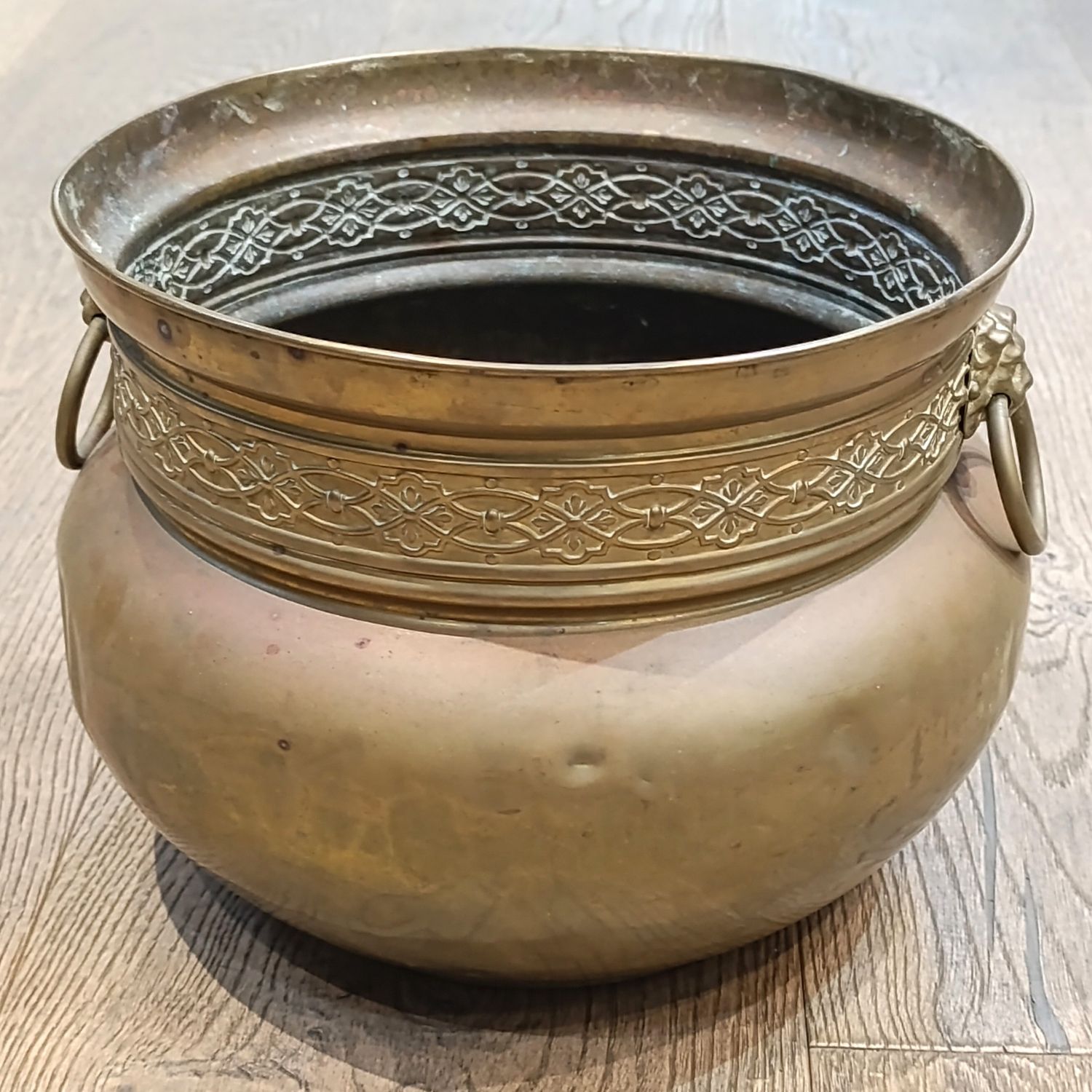 Antique English brass planter with Lion&#39;s Head handles