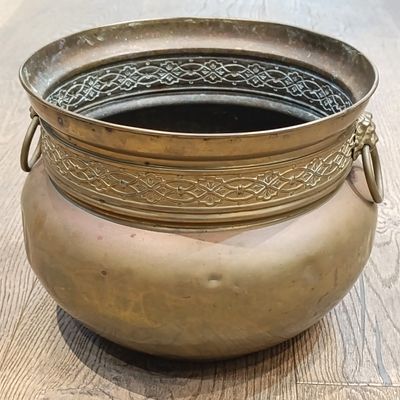 Antique English brass planter with Lion&#39;s Head handles