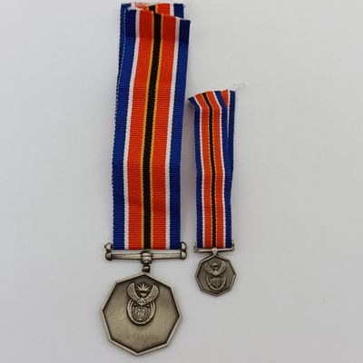SANDF Tshumelo Ikatelaho medal plus miniature #2299