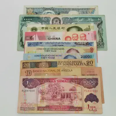Lot of 10 world banknotes
