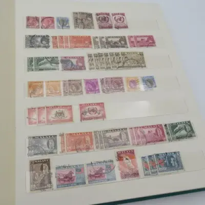 18 Page stamp album with 750 world stamps - Many with rust