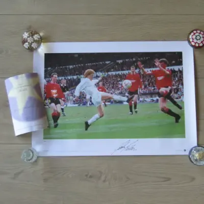Gordon Stracham United football legend signed poster with COA - Big Blue Tube