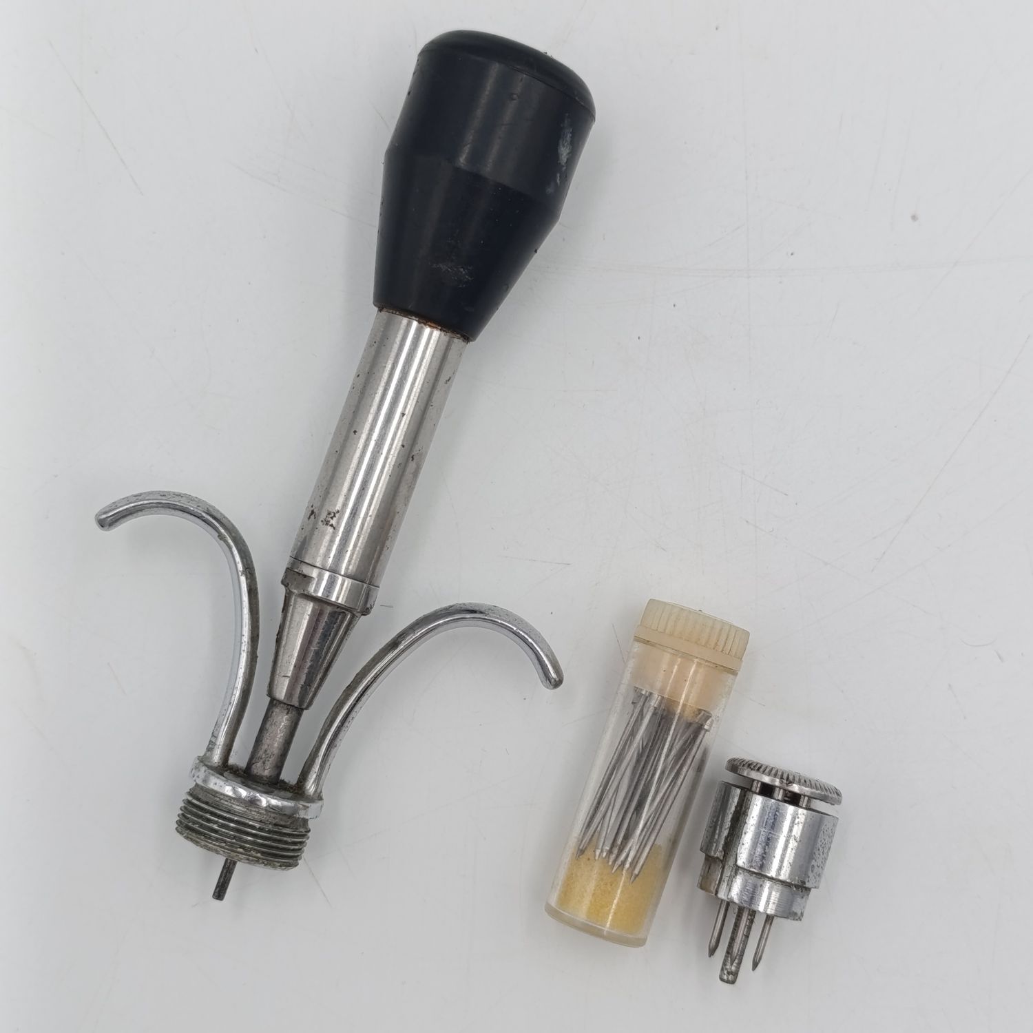 BCG Vaccine Heaf Gun - antique item to do vaccination - Lots of spare needles