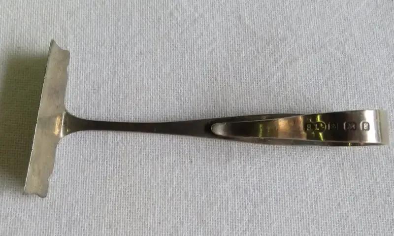 Antique hallmarked silver baby feeding food pusher - Weighs 15,4 grams