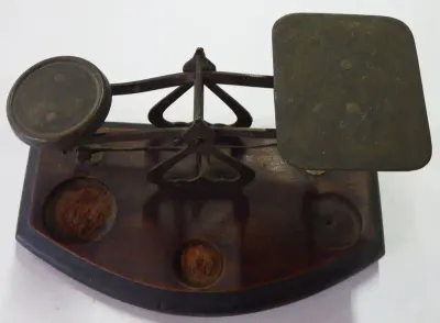 Antique brass small balancing scale on wooden base - No weights