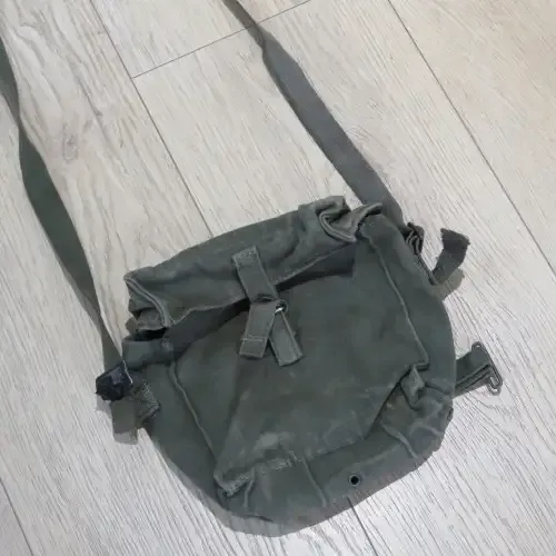 British 1958 Pattern kidney pouch and yoke converted to patrol bag - Size 26 x 25 cm