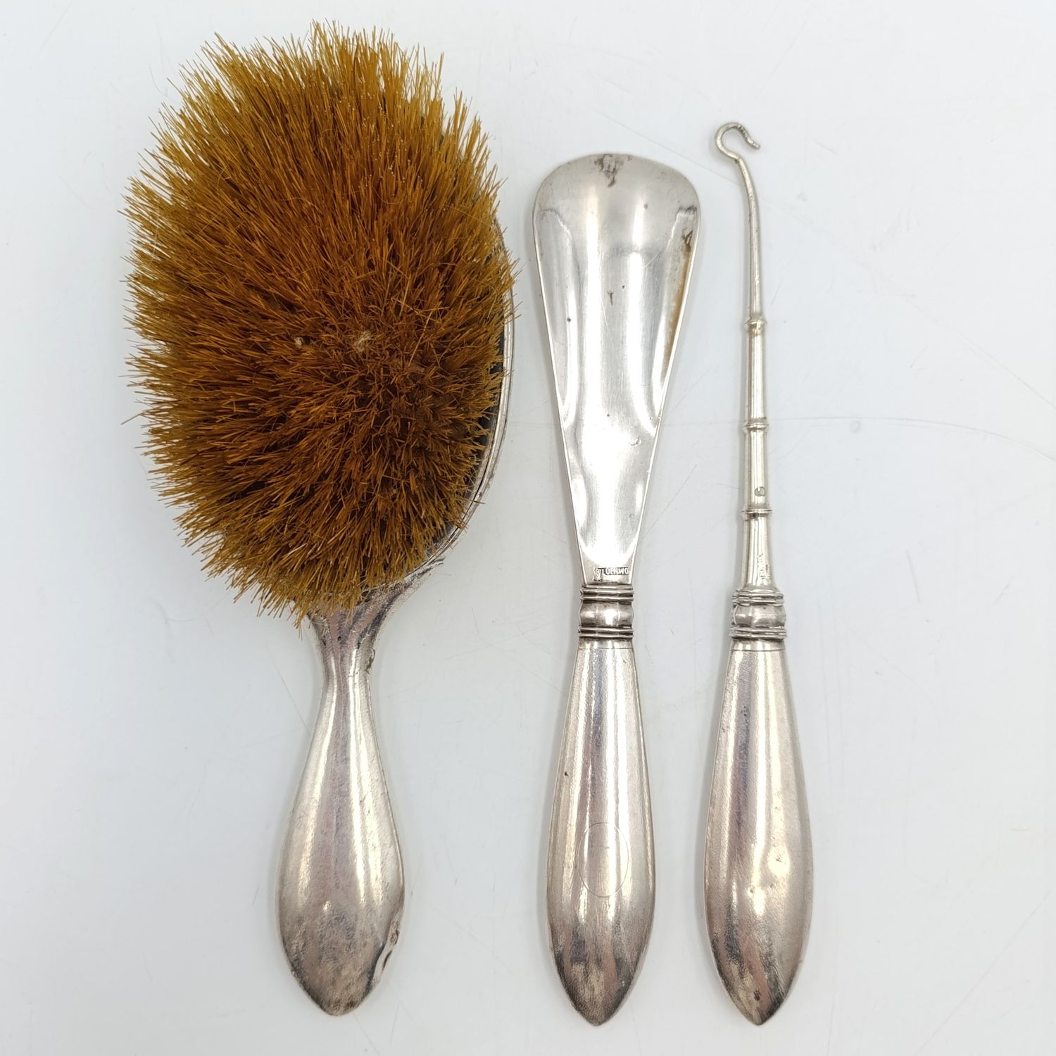 Antique Luen WO silver dressing table set with brush, shoe horn and boot lace puller - Chinese export silver - Lica 1890