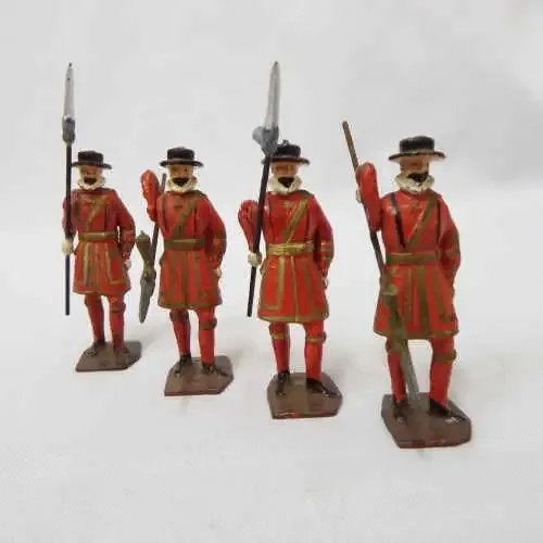 Set of 4 vintage Beefeater lead soldiers - Britians Ltd.
