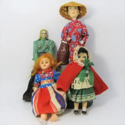 Lot of 4 vintage dolls