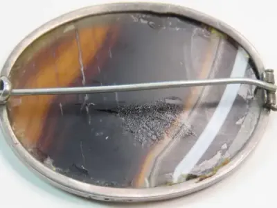Sterling silver brooch with Agate stone center