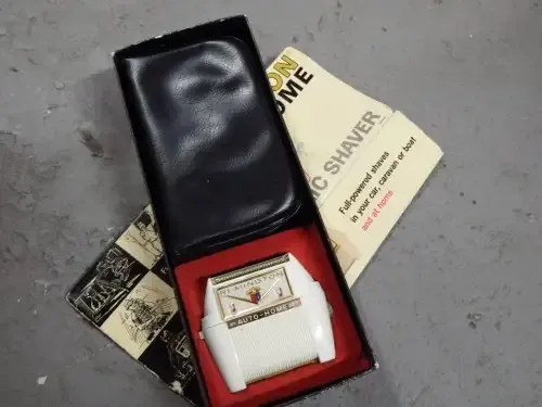 Vintage Remington Auto-Home electric shaver in box
