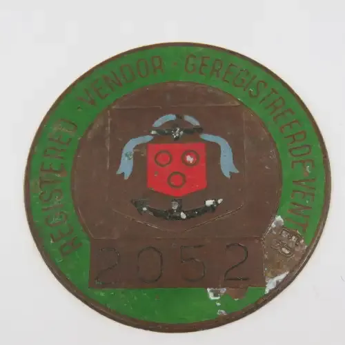 Early Cape Town Vendor license badge - No. 2052