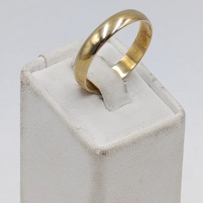 9kt Gold wedding band ring - weighs 2,3 grams - size S