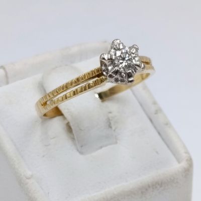 18kt Yellow gold diamond ring with 0.22ct diamond - weighs 3,0 grams - size P