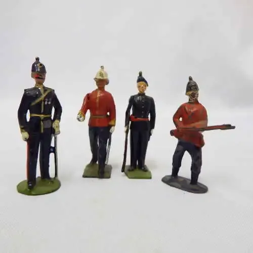 Set of 4 vintage lead soldiers