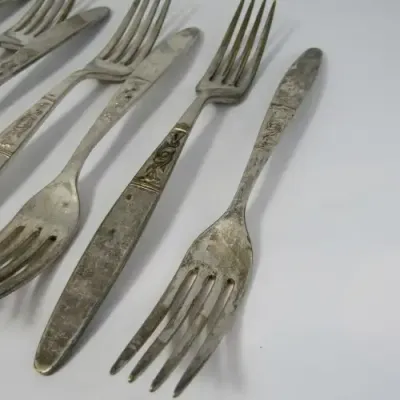 Lot of 9 De Moutfort silver plated forks - vintage