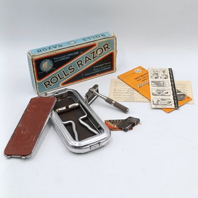 Vintage Rolls-Razor in box with papers - very good condition