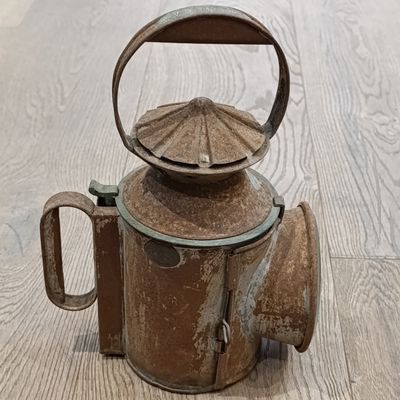 Vintage SA Railways signal oil lantern