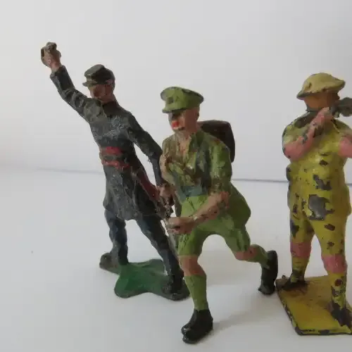 Lot of 3 vintage lead soldiers