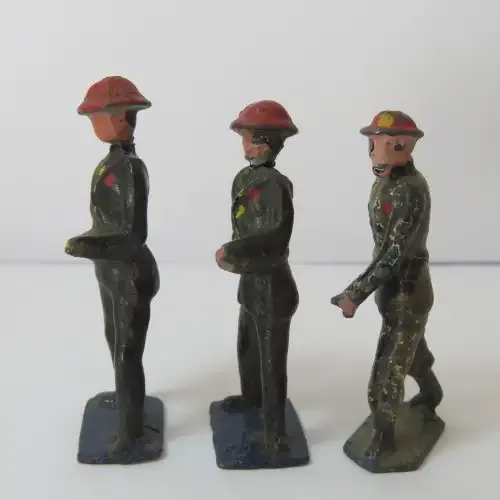 Lot of 3 vintage lead soldiers - Britains Ltd