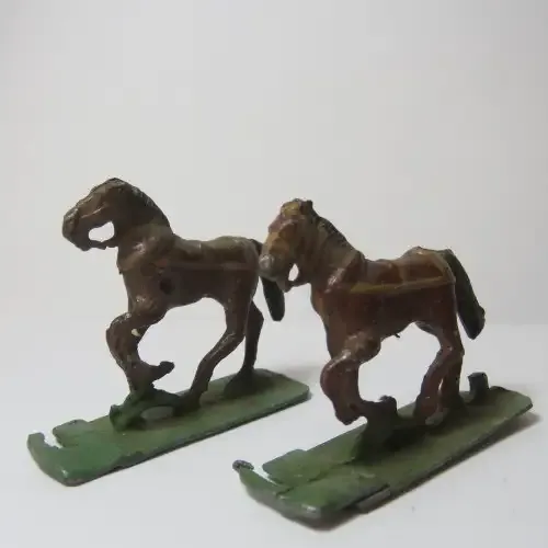 Lot of 4 vintage lead cavalry horses - 30 mm size