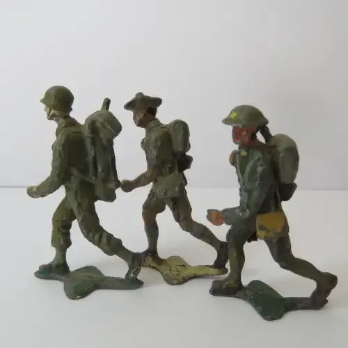 Lot of 3 vintage lead soldiers