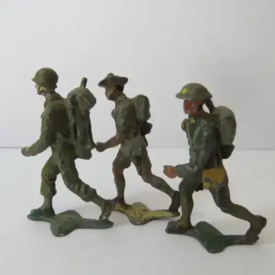 Lot of 3 vintage lead soldiers