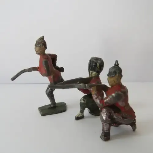 Lot of 3 vintage lead soldiers