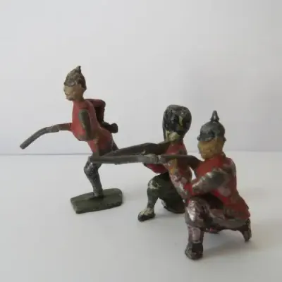 Lot of 3 vintage lead soldiers