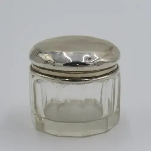 Small glass container with sterling silver hallmarked lid - Total weight 24,2 g
