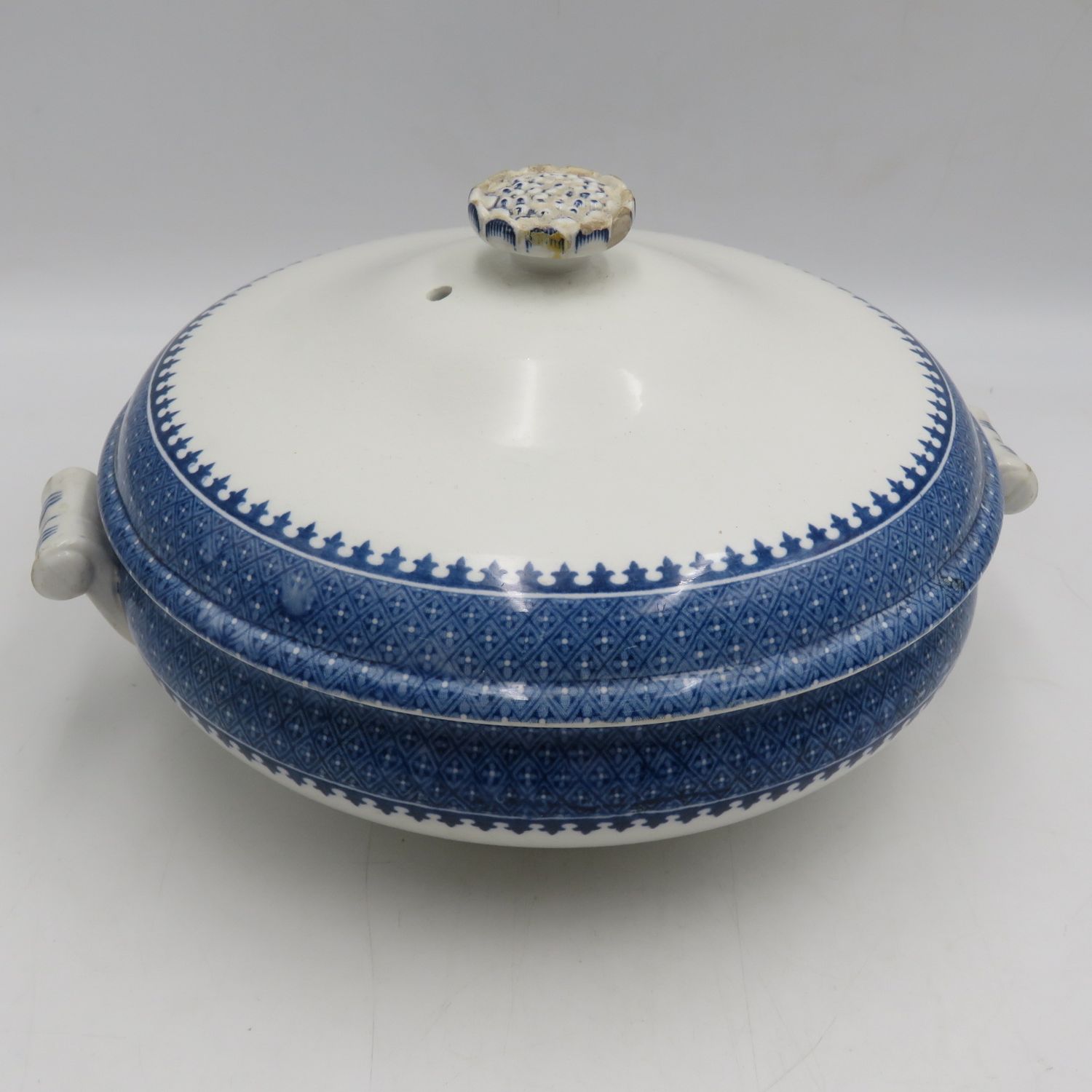 Antique  Lynn Wedgwood Etruria serving bowl with lid - lid handle chipped.