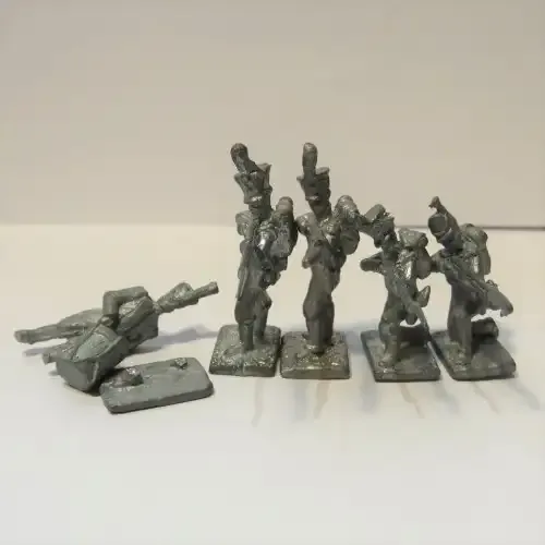 Lot of 5 small vintage lead soldiers - Unpainted - One base broken
