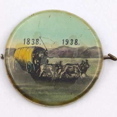 1938 Groot Trek tin badge