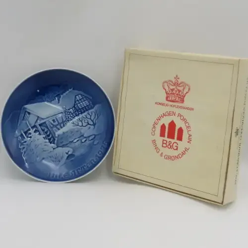 Biny &amp; Grondahl 1975 Christmas at the old water mill plate in box