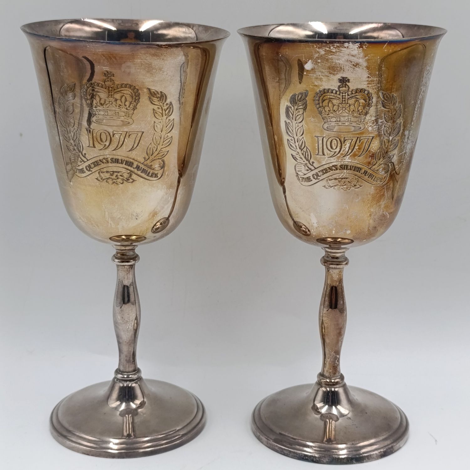 Pair of 1977 The queen&#39;s silver jubilee silverplated goblets
