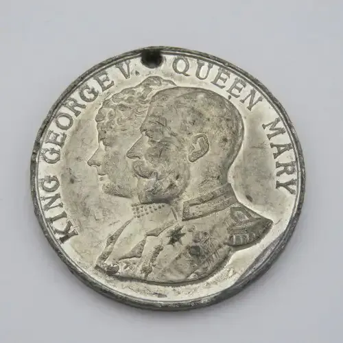 King George V and Queen Mary silver jubilee 1935 commemoration medallion