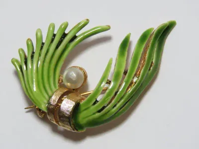 Goldplated enamel brooch