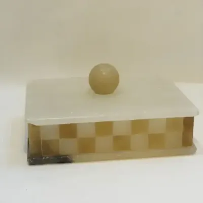 Small alabaster jewellery box - Chipped lid(corner)