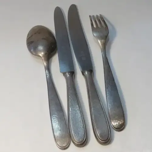 WFM set with 2 knives(different) and spoon and fork