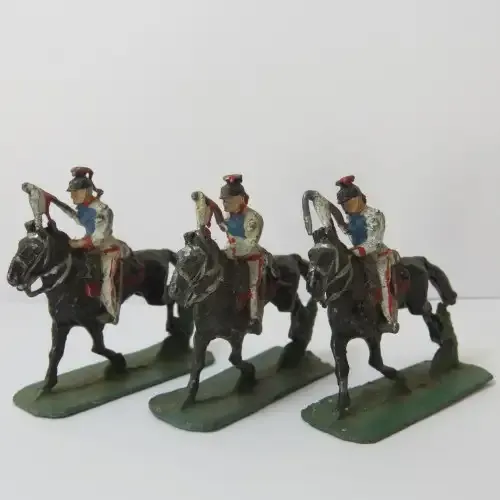 Lot of 3 vintage cavalry lead soldiers - 30mm soldiers
