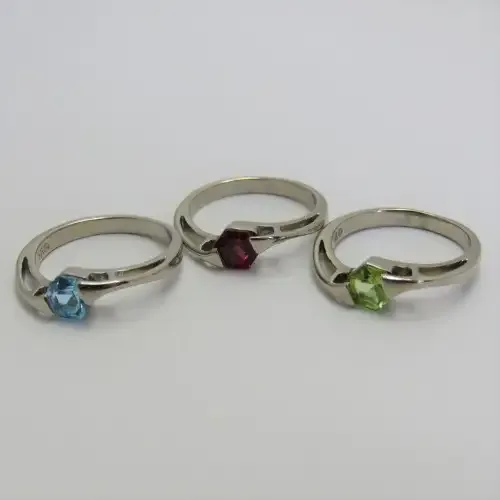 Costume lot of 3 rings with different color stones - Never worn - Silver look-alike - Size L