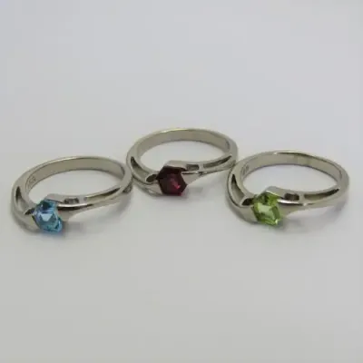 Costume lot of 3 rings with different color stones - Never worn - Silver look-alike - Size L