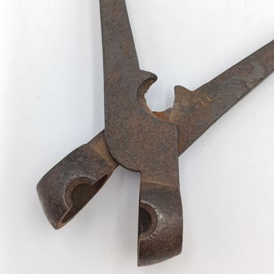 Antique round bullit mold/cutter