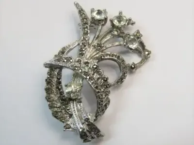 Beautiful marcasite brooch - Large size with clear stones