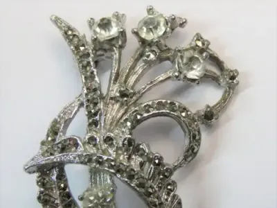 Beautiful marcasite brooch - Large size with clear stones
