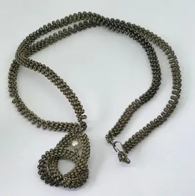 Vintage costume jewellery springy necklace - +-54cm