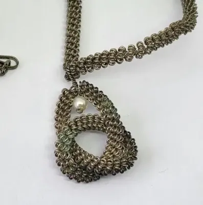 Vintage costume jewellery springy necklace - +-54cm