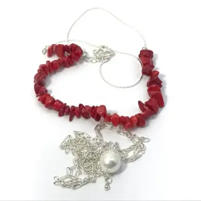 Pair of fashion jewellery necklaces