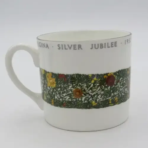 1977 Elizabeth 2 silver jubilee cup - Staffordshire